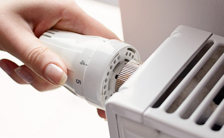 Zdjęcie przedstawia regulacje temperatury kaloryfera